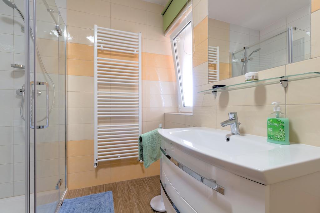 Apartment Delton Fažana Exteriör bild